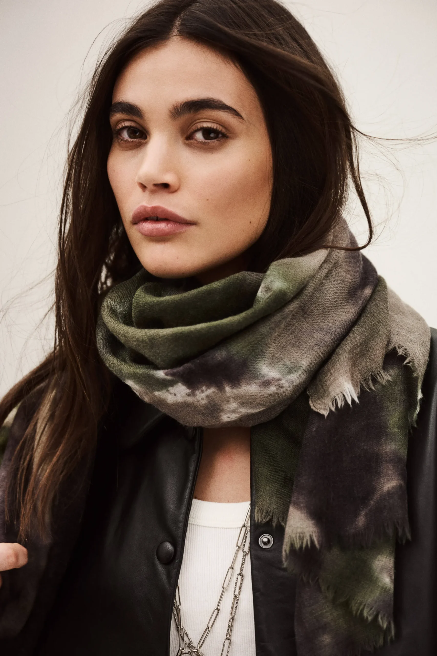 Ba&Sh SOFIA pañuelo de lana y seda € 165 € 115,50 VERDE Online