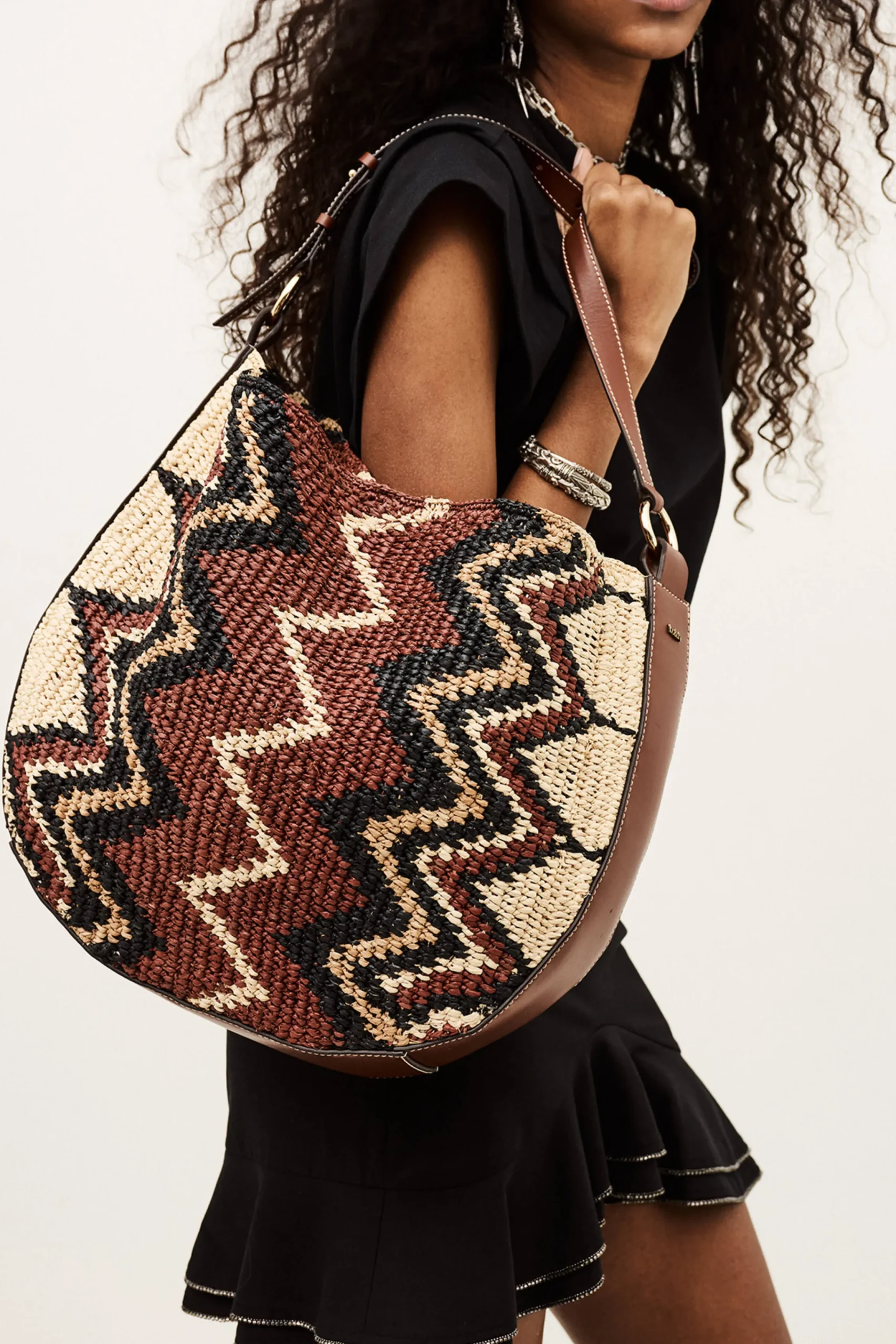 Ba&Sh ARYA bolso hobo de rafia NEGRO Online
